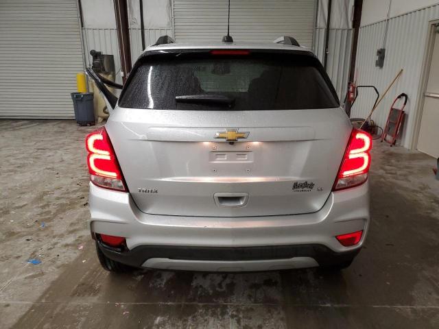 KL7CJLSB1JB640022 - 2018 CHEVROLET TRAX 1LT SILVER photo 6