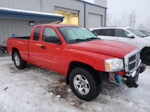 1D7HW42J26S545845 - 2006 DODGE DAKOTA SLT RED photo 4