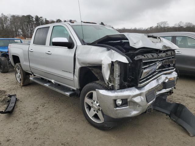 1GC1KWEY5JF127437 - 2018 CHEVROLET SILVERADO K2500 HEAVY DUTY LTZ SILVER photo 4