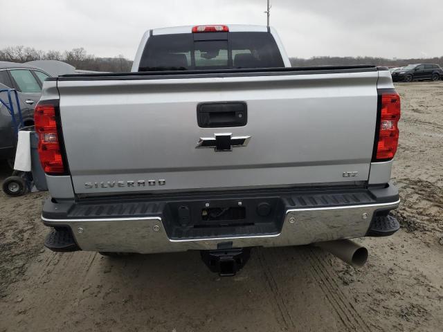 1GC1KWEY5JF127437 - 2018 CHEVROLET SILVERADO K2500 HEAVY DUTY LTZ SILVER photo 6