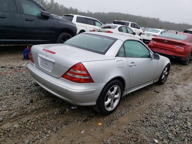 WDBKK65F92F271219 - 2002 MERCEDES-BENZ SLK 320 SILVER photo 3