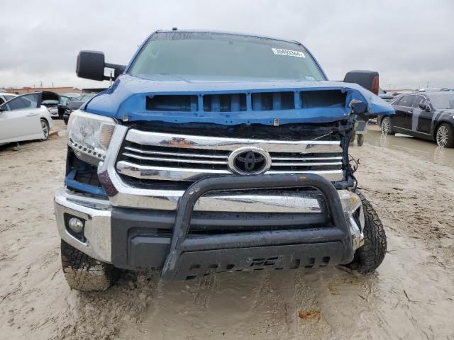 5TFDW5F10HX589244 - 2017 TOYOTA TUNDRA CREWMAX SR5 BLUE photo 5