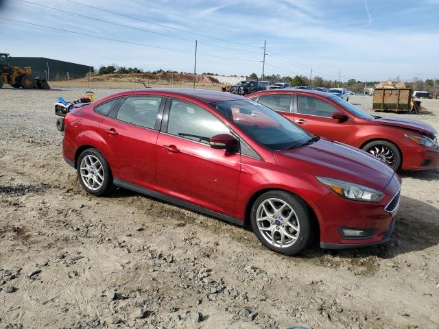 1FADP3F28FL308523 - 2015 FORD FOCUS SE RED photo 4