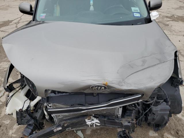 KNDJN2A22K7642781 - 2019 KIA SOUL SILVER photo 11