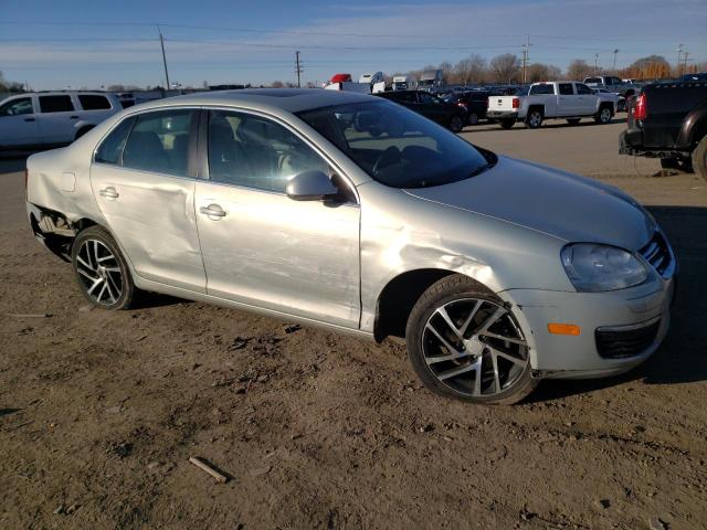 3VWRL7AJXAM172031 - 2010 VOLKSWAGEN JETTA TDI SILVER photo 4