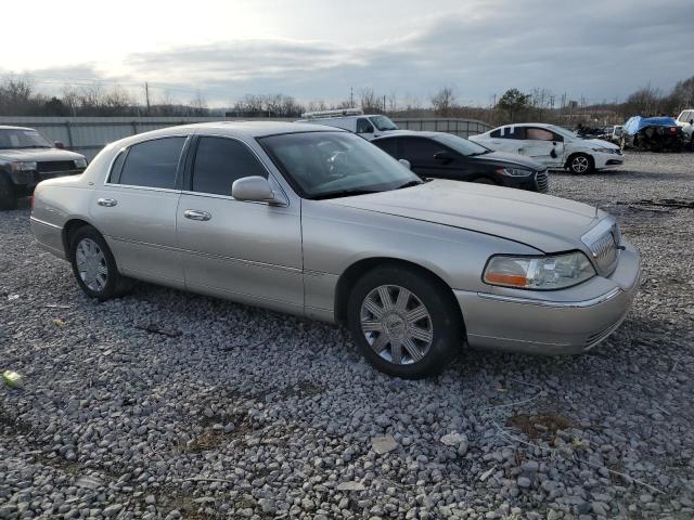 1LNHM83W33Y704992 - 2003 LINCOLN TOWNCAR CARTIER SILVER photo 4