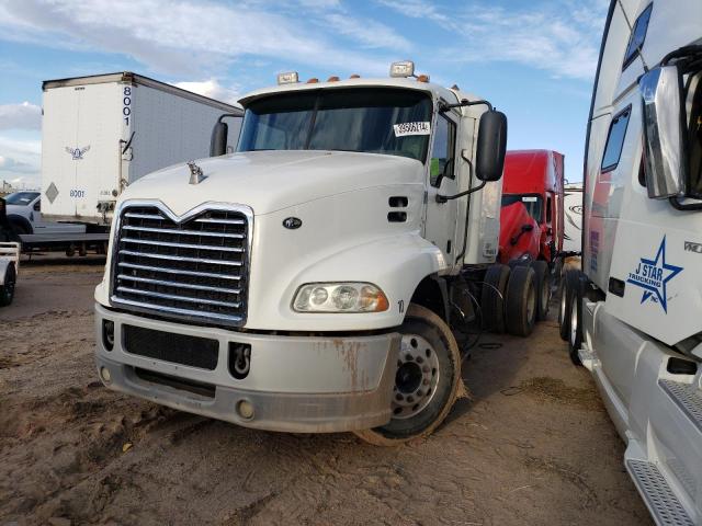 1M1AW02Y2AM010710 - 2010 MACK 600 CXU600 WHITE photo 2