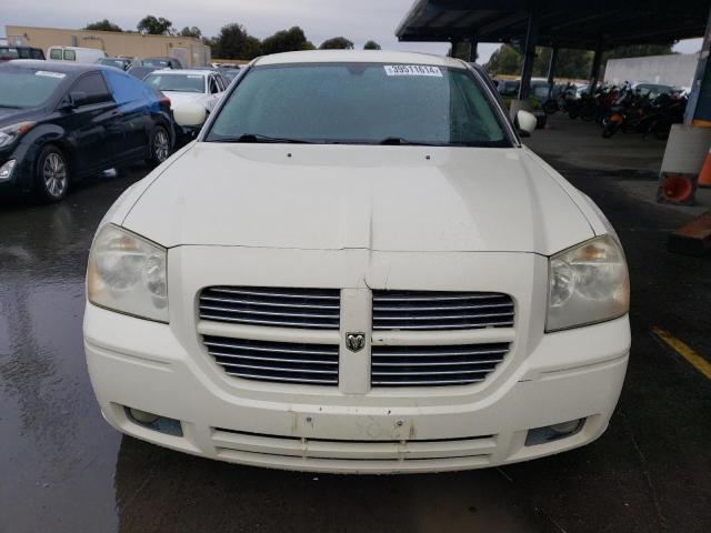 2D4FV48V45H677044 - 2005 DODGE MAGNUM SXT WHITE photo 5