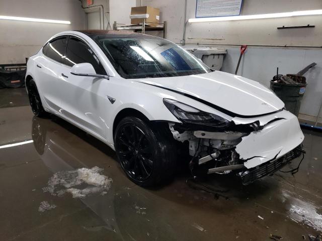 5YJ3E1EA7JF031271 - 2018 TESLA MODEL 3 WHITE photo 4