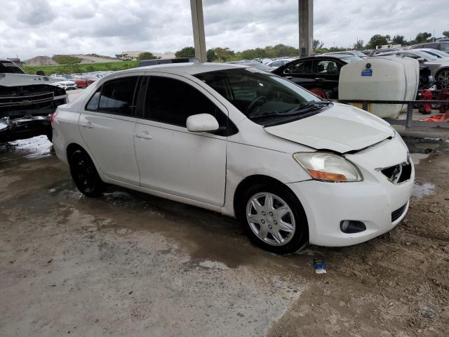 JTDBT923884014499 - 2008 TOYOTA YARIS WHITE photo 4