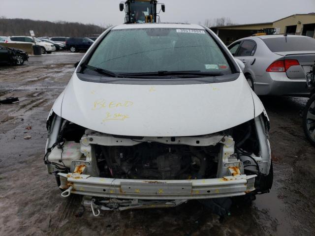 3HGGK5H86FM737811 - 2015 HONDA FIT EX WHITE photo 5