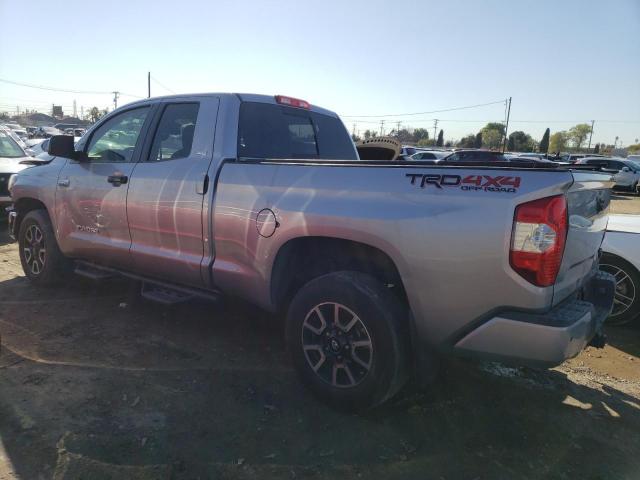 5TFUY5F16JX711542 - 2018 TOYOTA TUNDRA DOUBLE CAB SR/SR5 SILVER photo 2