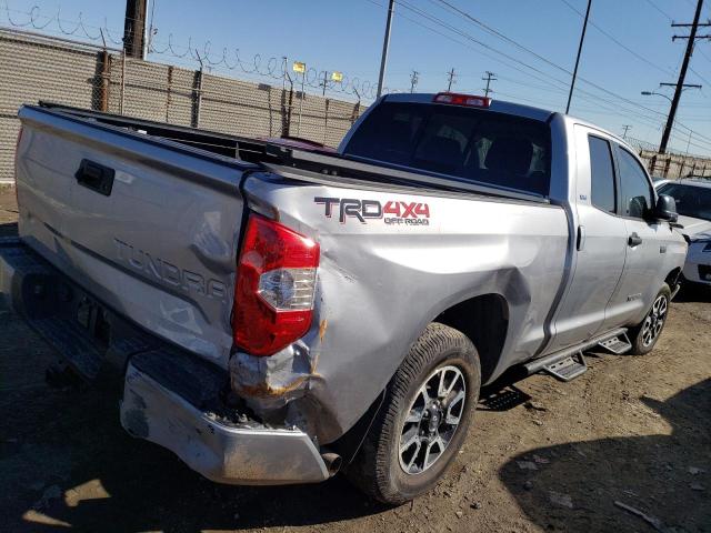 5TFUY5F16JX711542 - 2018 TOYOTA TUNDRA DOUBLE CAB SR/SR5 SILVER photo 3