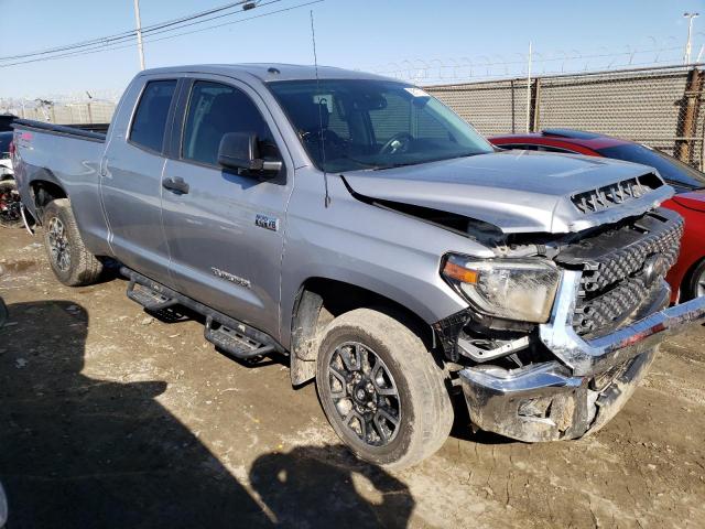 5TFUY5F16JX711542 - 2018 TOYOTA TUNDRA DOUBLE CAB SR/SR5 SILVER photo 4