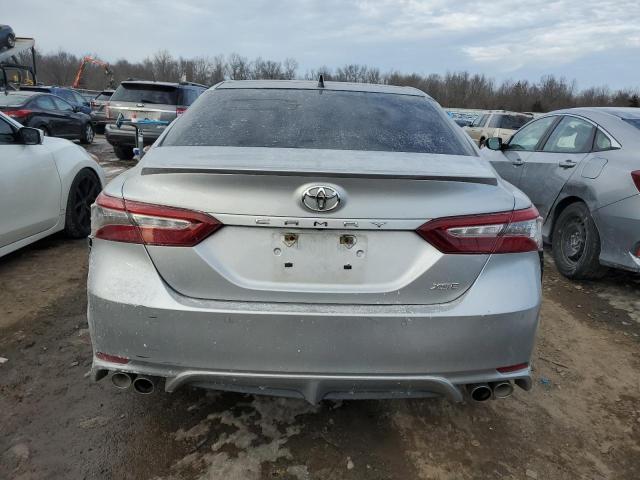 4T1BZ1HK3JU501528 - 2018 TOYOTA CAMRY XSE SILVER photo 6