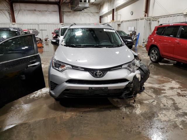 2T3ZFREV8JW522516 - 2018 TOYOTA RAV4 LE GRAY photo 5