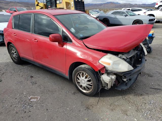 3N1BC13E77L372707 - 2007 NISSAN VERSA S RED photo 4