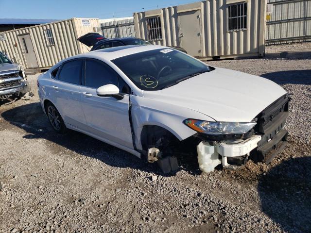 3FA6P0HD5HR261834 - 2017 FORD FUSION SE WHITE photo 4