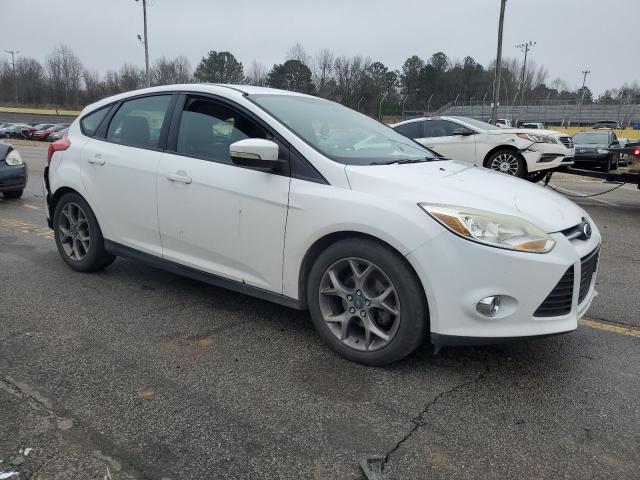 1FADP3K21DL132899 - 2013 FORD FOCUS SE WHITE photo 4