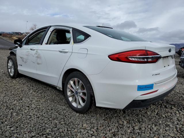 3FA6P0LU7KR261722 - 2019 FORD FUSION SE WHITE photo 2