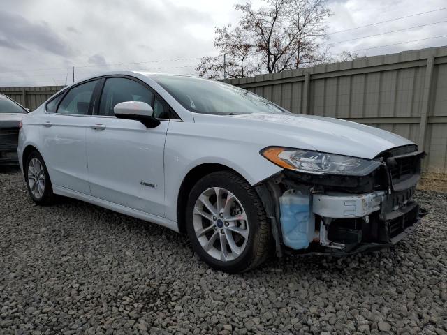 3FA6P0LU7KR261722 - 2019 FORD FUSION SE WHITE photo 4