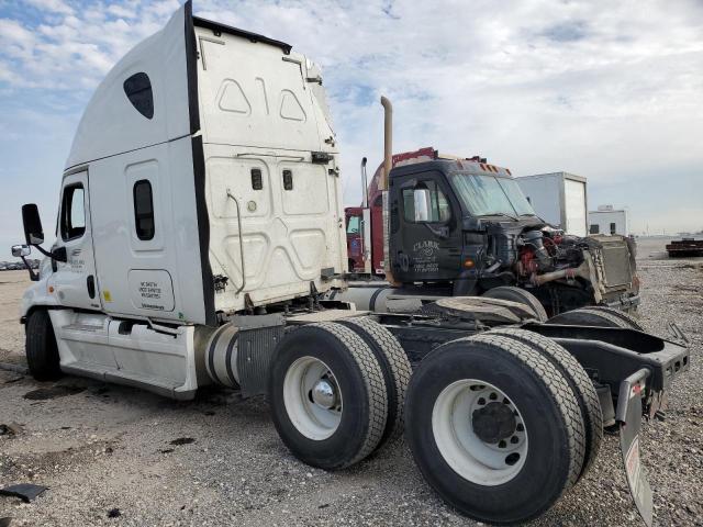 3AKJGLD55GSHC7551 - 2016 FREIGHTLINER CASCADIA 1 WHITE photo 3