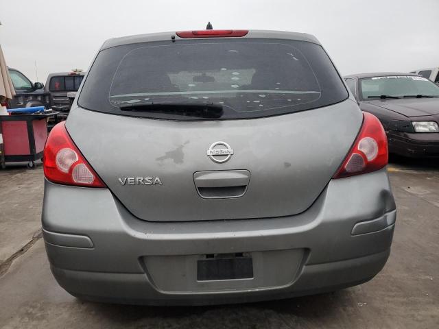 3N1BC13E08L443747 - 2008 NISSAN VERSA S GRAY photo 6