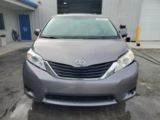 5TDKK3DCXBS138573 - 2011 TOYOTA SIENNA LE GRAY photo 5