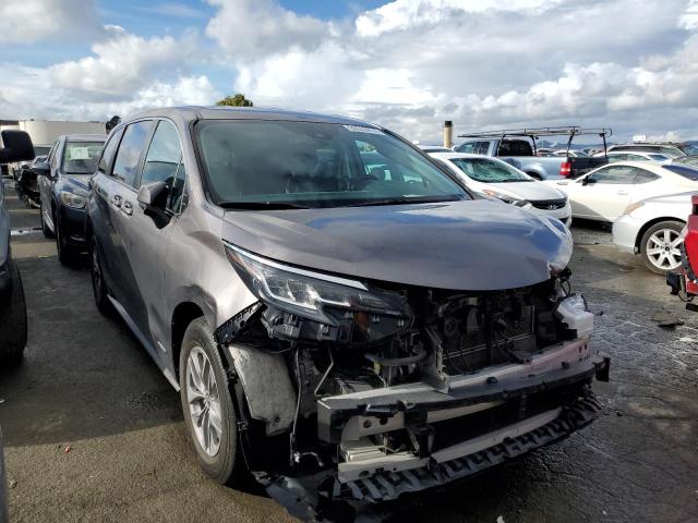 5TDKRKEC3MS027354 - 2021 TOYOTA SIENNA LE GRAY photo 4