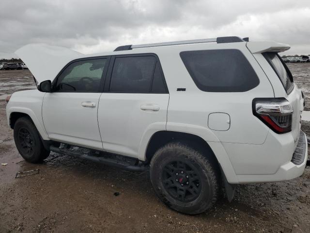 JTEEU5JR3P5291560 - 2023 TOYOTA 4RUNNER SR5 WHITE photo 2