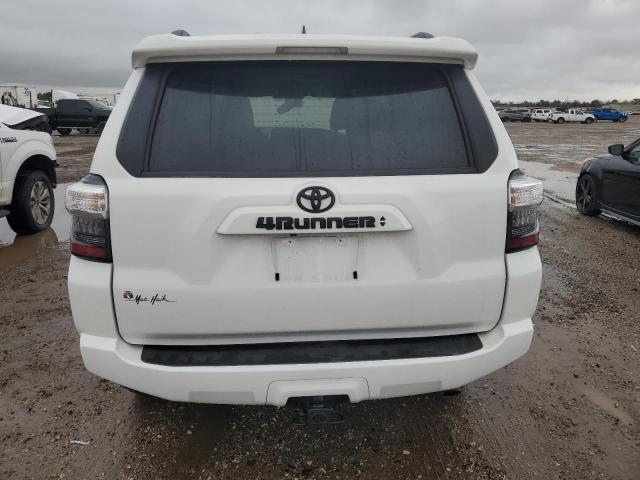 JTEEU5JR3P5291560 - 2023 TOYOTA 4RUNNER SR5 WHITE photo 6