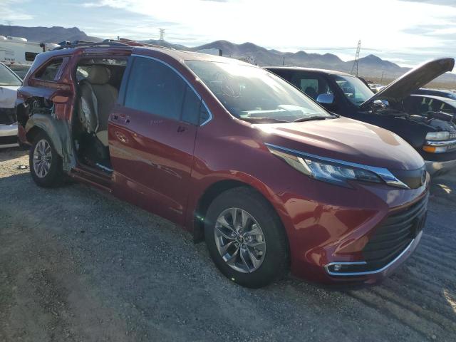 5TDJSKFC7MS008689 - 2021 TOYOTA SIENNA XLE RED photo 4