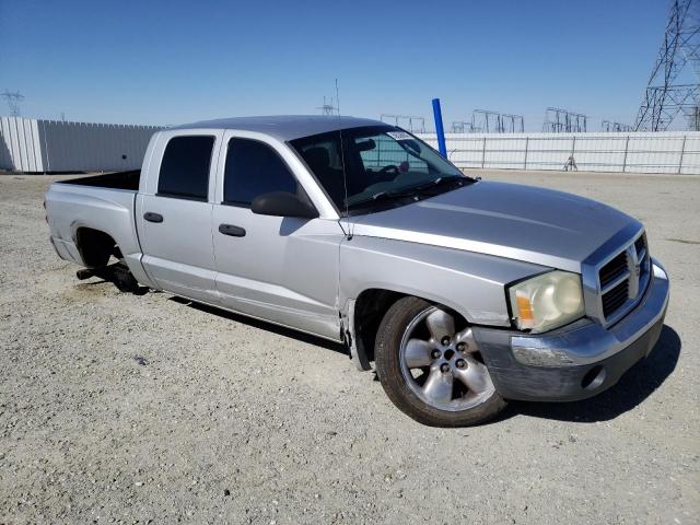 1D7HE48N45S108814 - 2005 DODGE DAKOTA QUAD SLT SILVER photo 4