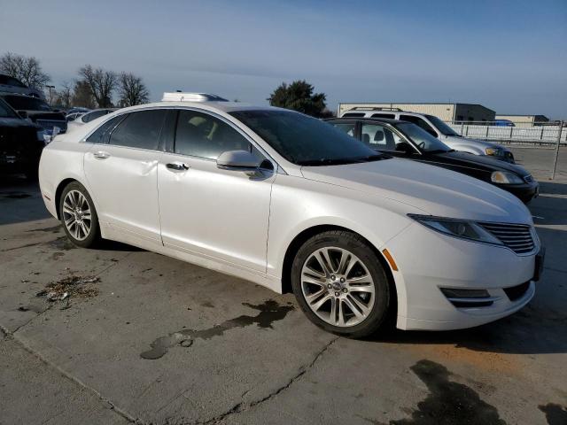 3LN6L2G97FR619717 - 2015 LINCOLN MKZ WHITE photo 4