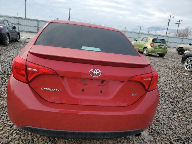 2T1BURHE5JC013366 - 2018 TOYOTA COROLLA L RED photo 6