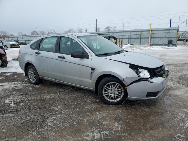 1FAHP35N18W201845 - 2008 FORD FOCUS SE SILVER photo 4