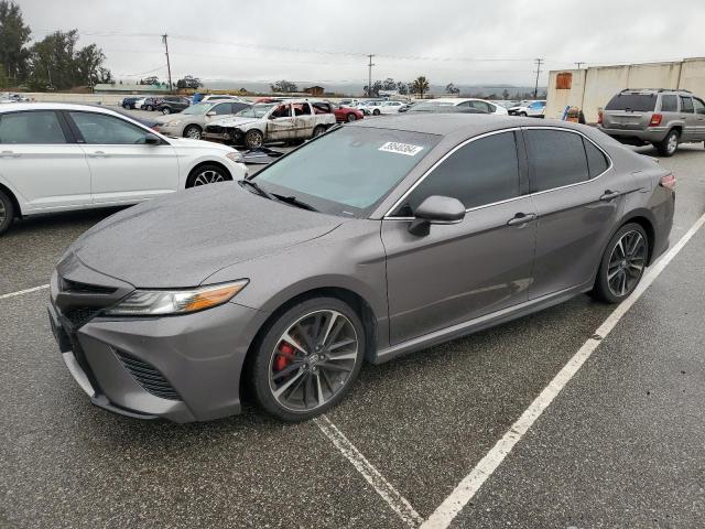 4T1B61HK8JU112098 - 2018 TOYOTA CAMRY XSE GRAY photo 1