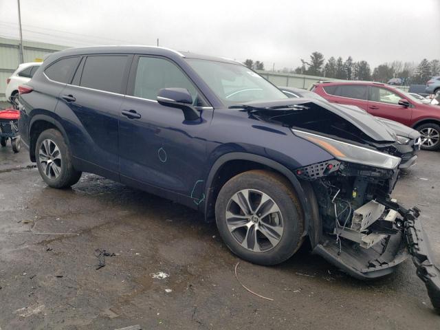 5TDGZRBH4MS080935 - 2021 TOYOTA HIGHLANDER XLE BLUE photo 4