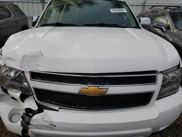 1GNSCAE08DR209509 - 2013 CHEVROLET TAHOE C1500  LS WHITE photo 12