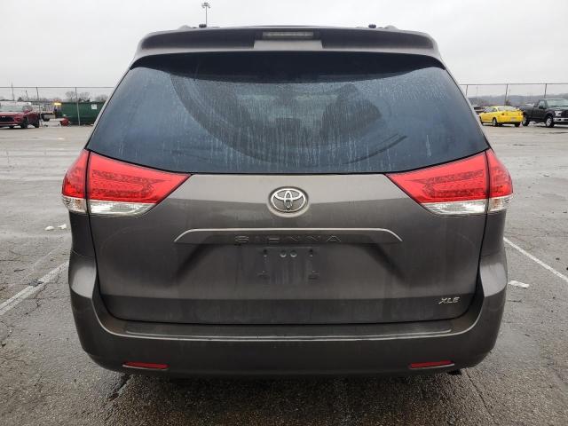 5TDYK3DC3BS039961 - 2011 TOYOTA SIENNA XLE GRAY photo 6