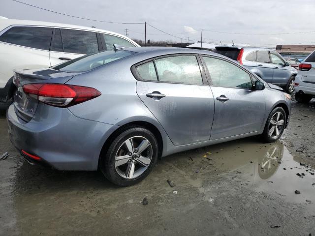 3KPFL4A77JE176055 - 2018 KIA FORTE LX GRAY photo 3