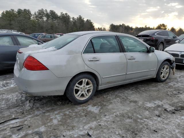 1HGCM563X7A144693 - 2007 HONDA ACCORD SE SILVER photo 3