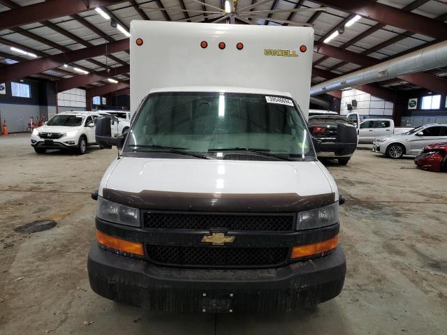 1HA6GUCG4JN010391 - 2018 CHEVROLET EXPRESS G4 WHITE photo 5