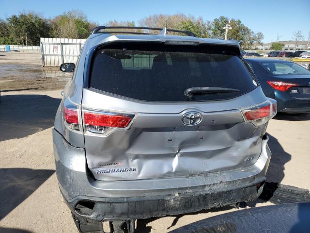5TDKKRFHXFS052858 - 2015 TOYOTA HIGHLANDER XLE ვერცხლისფერი ფოტო 6