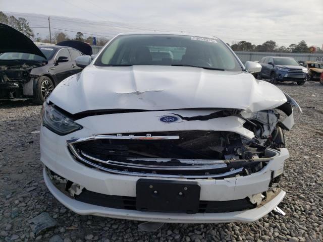 3FA6P0HD1JR257561 - 2018 FORD FUSION SE WHITE photo 5