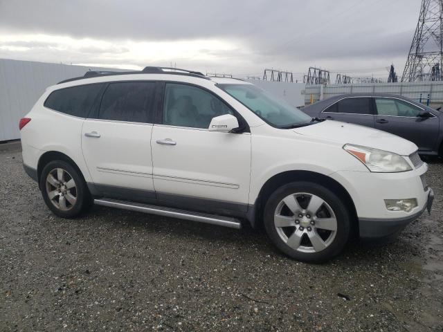 1GNKRLED2BJ381589 - 2011 CHEVROLET TRAVERSE LTZ WHITE photo 4