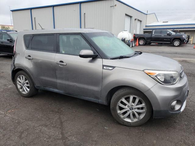 KNDJP3A51J7609795 - 2018 KIA SOUL + GRAY photo 4