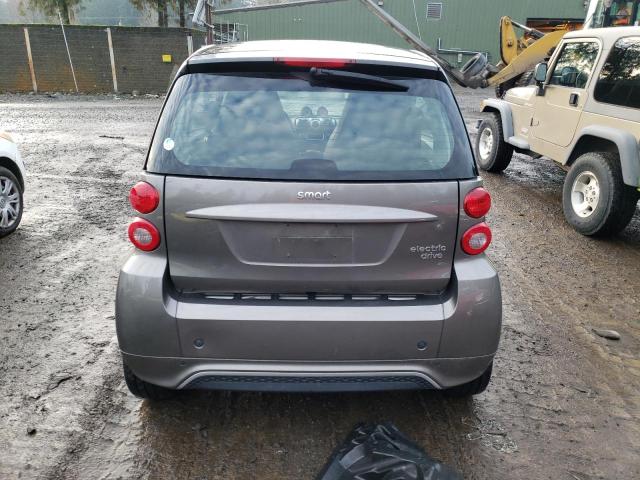 WMEEJ9AA2DK714402 - 2013 SMART FORTWO BEIGE photo 6