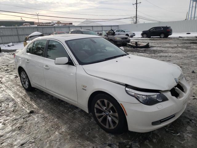 WBANV9C55AC138469 - 2010 BMW 535 XI WHITE photo 4