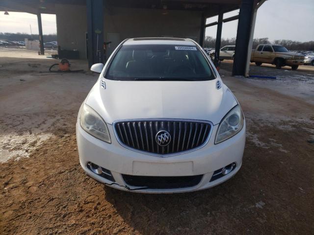 1G4PS5SKXC4121244 - 2012 BUICK VERANO WHITE photo 5